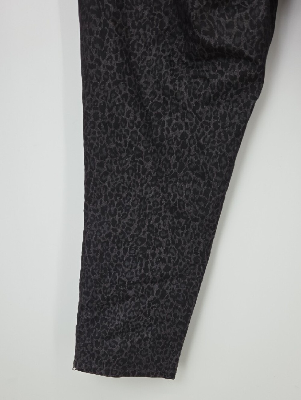 Avenue Jeans Black Leopard Print Pants - Picture 13 of 14